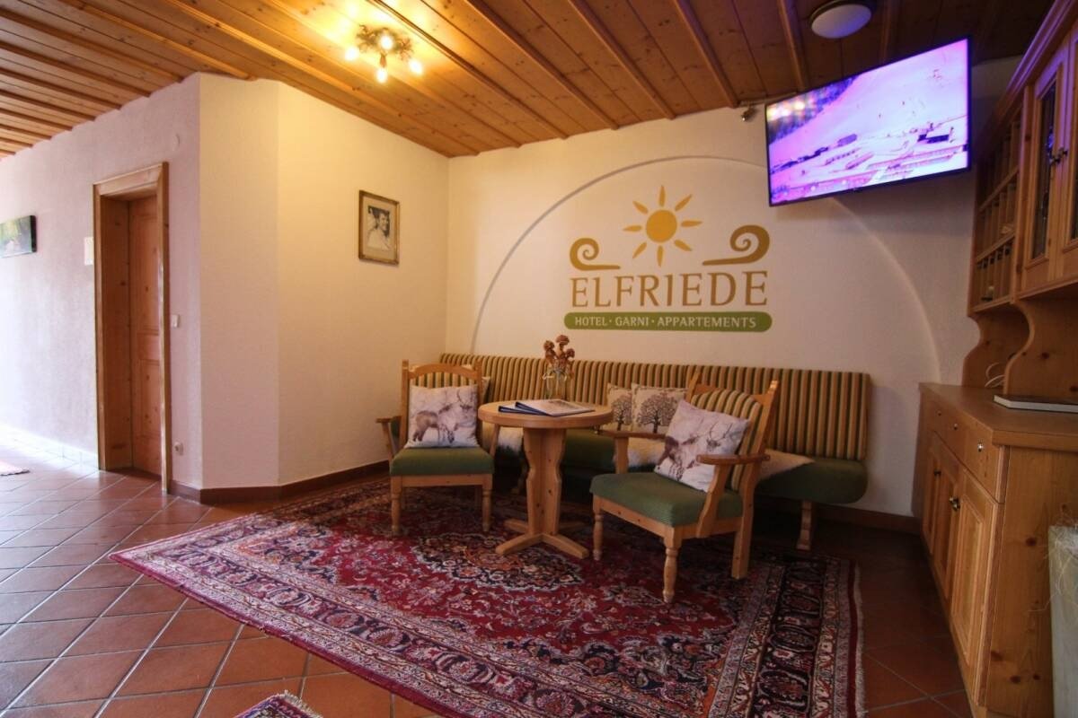 imgi_83_14__ScaleWidthWzEyMDBd.-Catered-chalet-Elfriede-Fiss-Zithoek.jpg