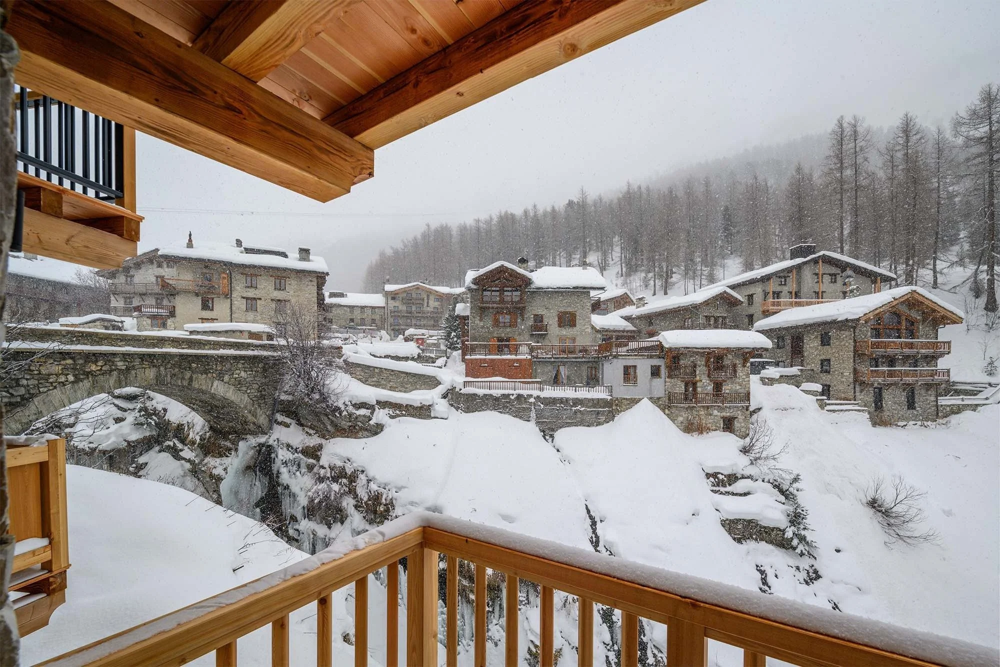 imgi_5_Les_Sources_de_l_Isere_balcon_vue.jpg