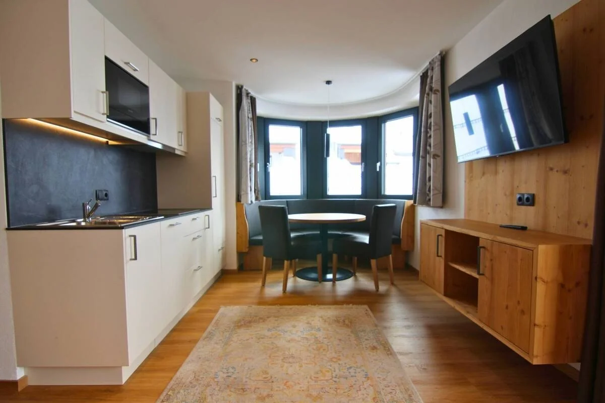 imgi_102_28__ScaleWidthWzEyMDBd.-Catered-chalet-Elfriede-Fiss-Woonkamer-Apartment-G.jpg