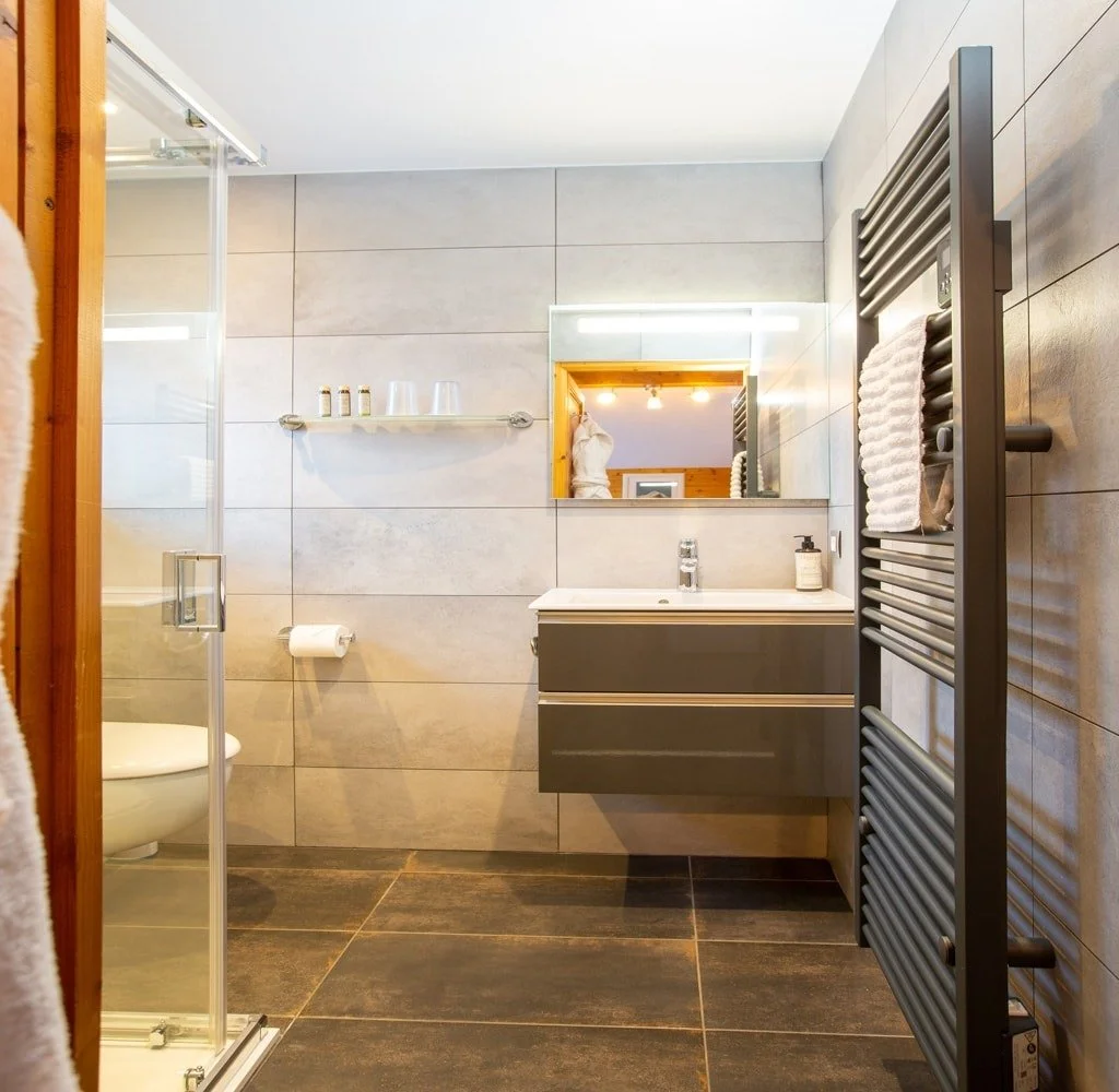 imgi_11_chalet-morzine-modern-bathroom.jpg