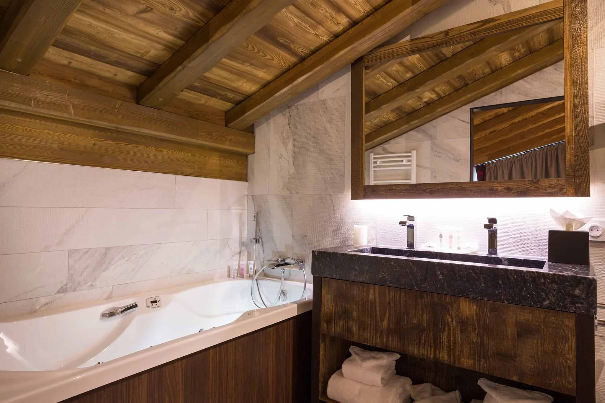 imgi_82_SUITE_APPARTEMENT_10_12_PERS_PRESTIGE_188M2-4.jpg