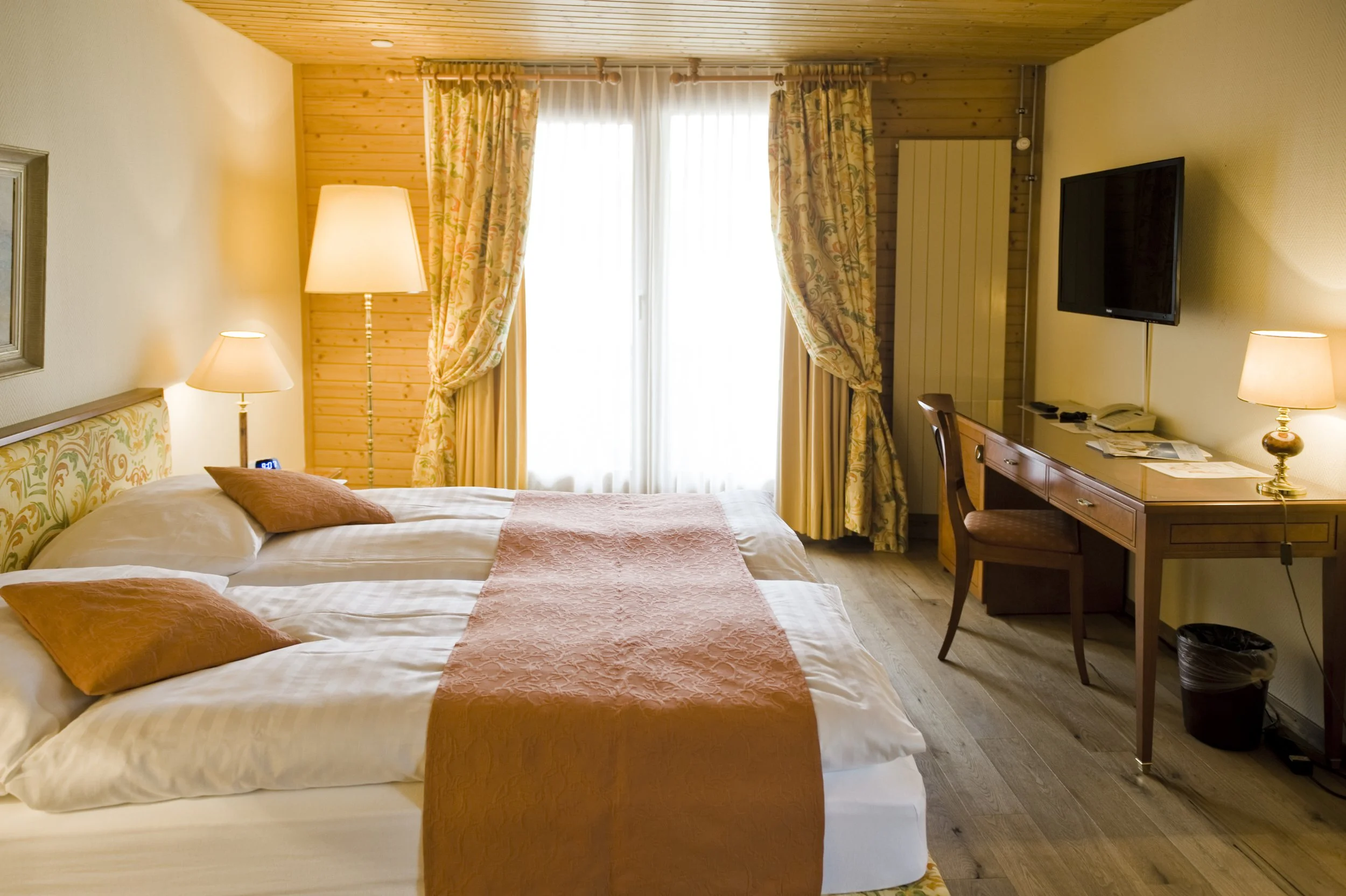 5ab - Standard double room.JPG