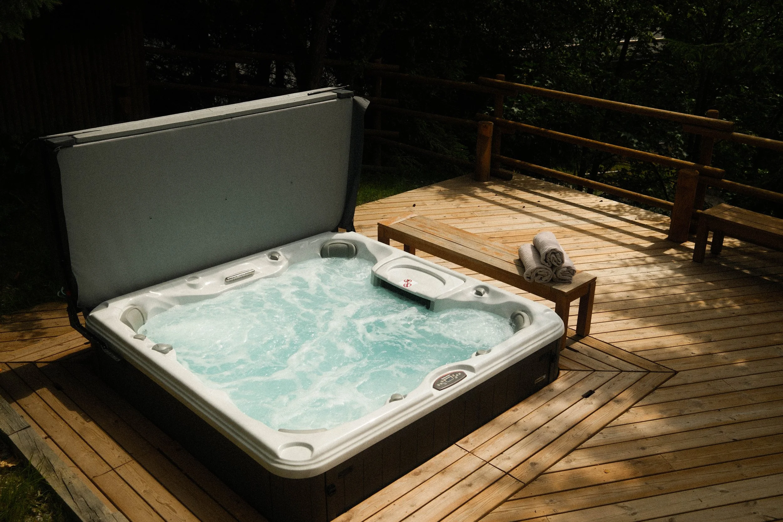 SA_Chalet Etoile des Neige_hot tub_A.jpg