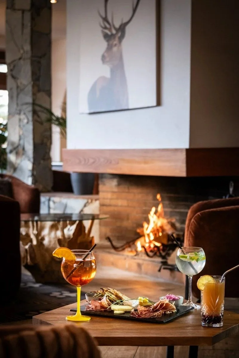 imgi_40_hotel-royal-ours-blanc-bar-003.jpg