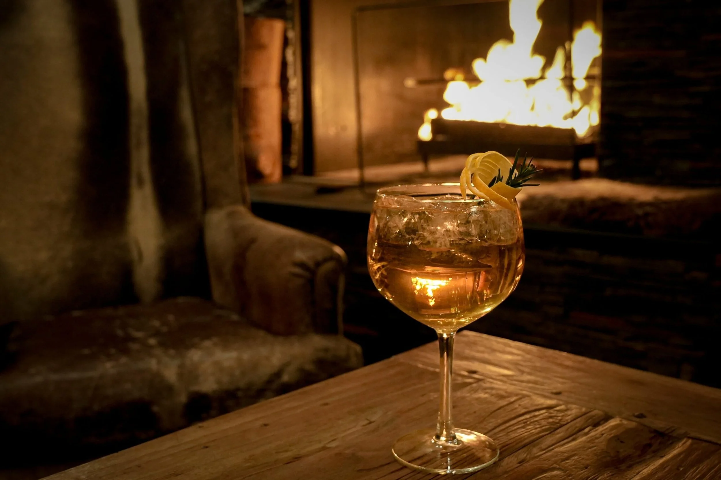 imgi_4_BAR-LE-SAVOY-MERIBEL-SEBASTIEN-FRANCA-PHOTOGRAPHS29-min-scaled.jpg