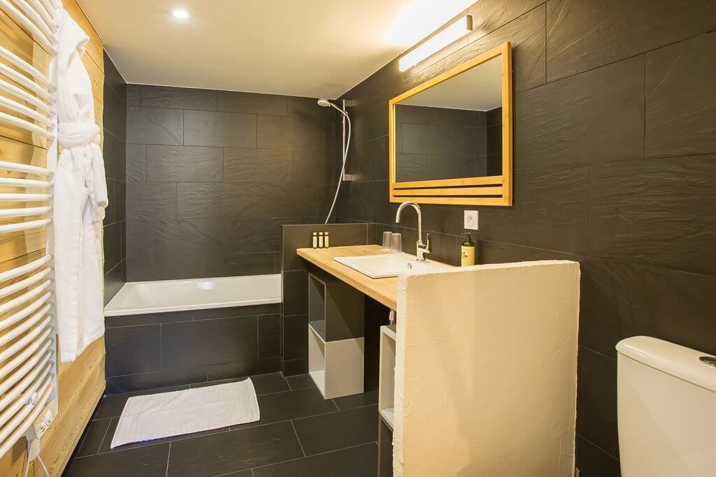 imgi_19_chalet-zormine-morzine-chalet-ensuite-1024x683.jpg