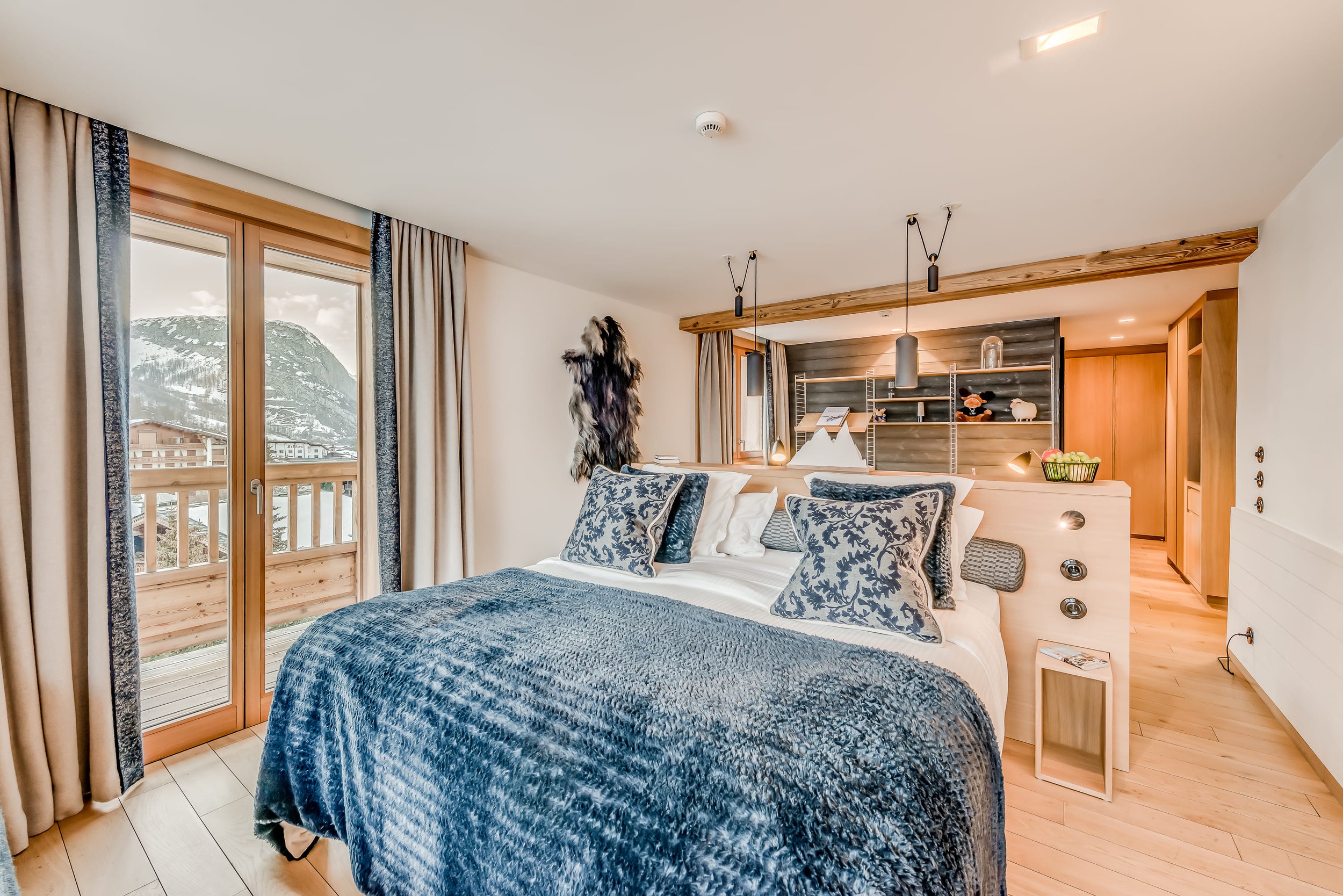 Junior Suite Slopes 2.jpg