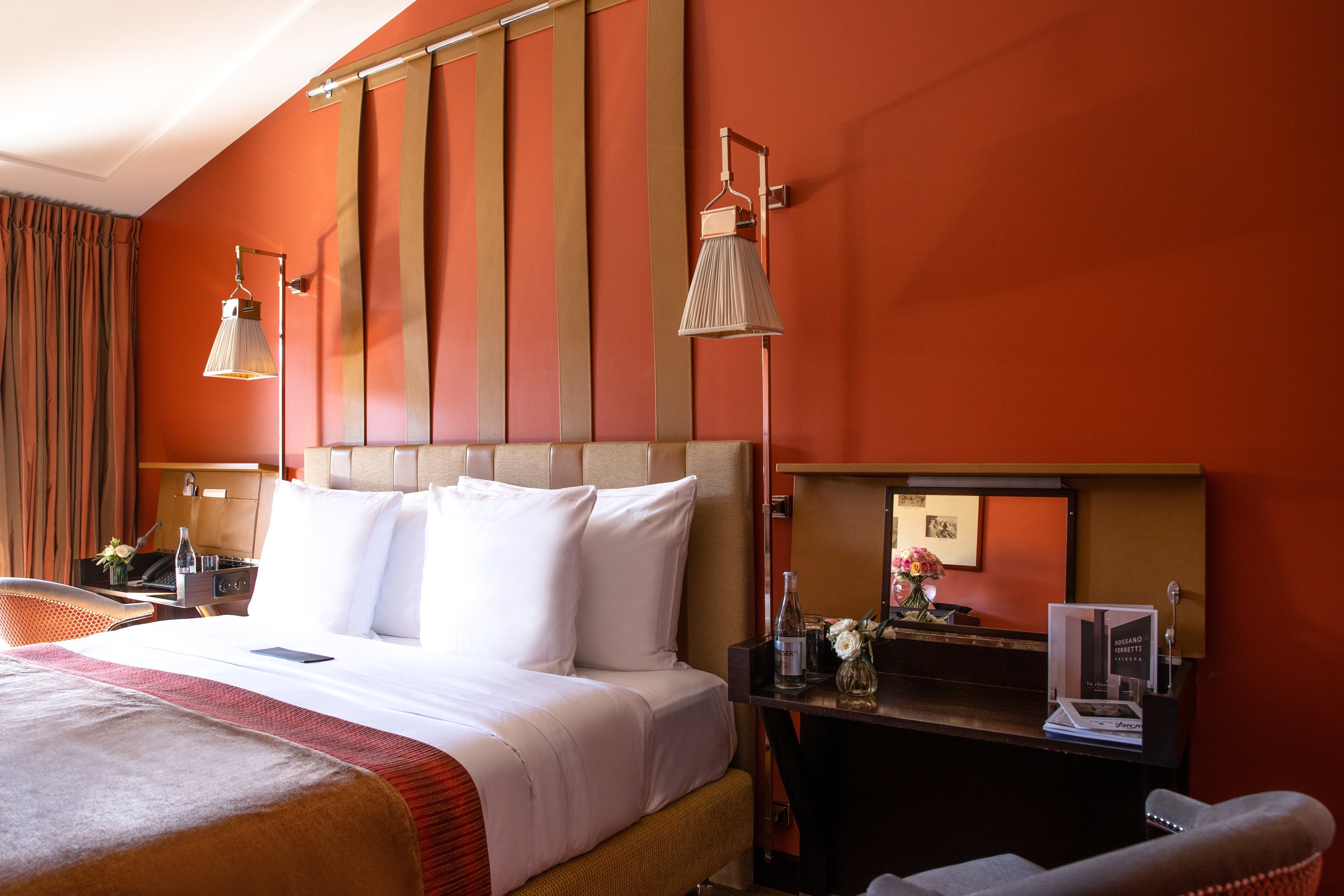 LRG_Accommodation_Suites_Bed_3637.jpg