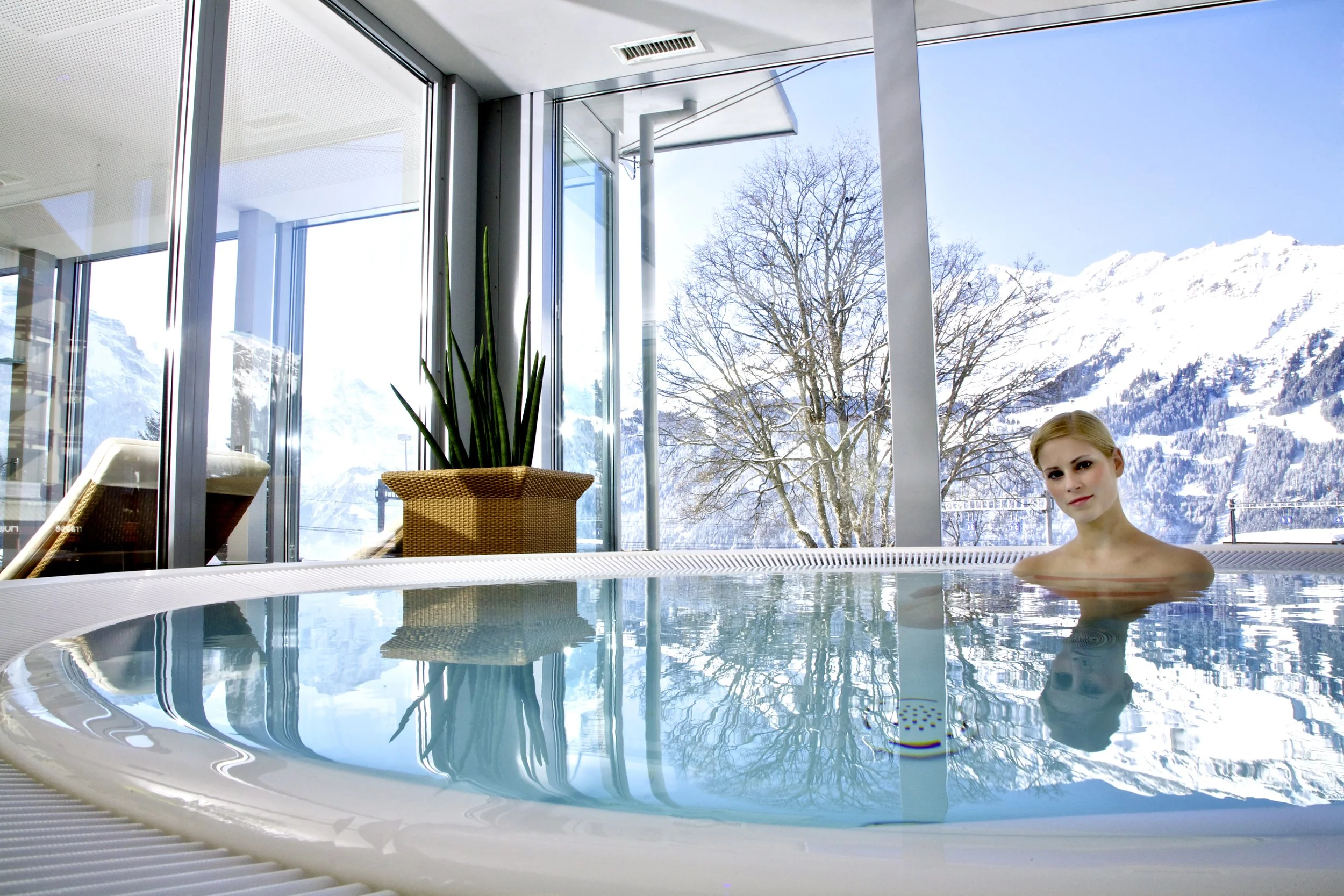 10b Indoor and outdoor whirlpool.jpg