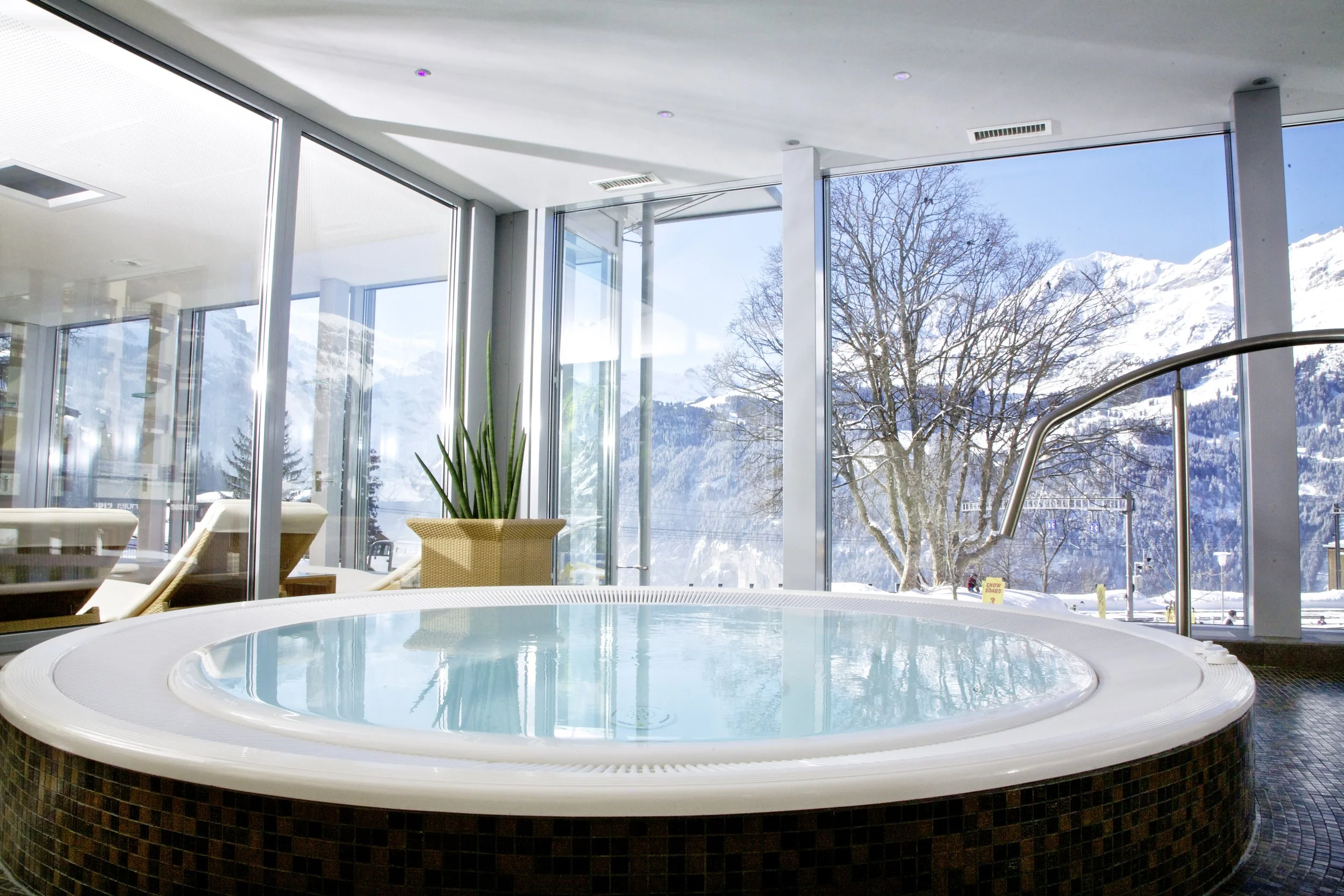 10bb Indoor and Outdoor Whirlpool.jpg