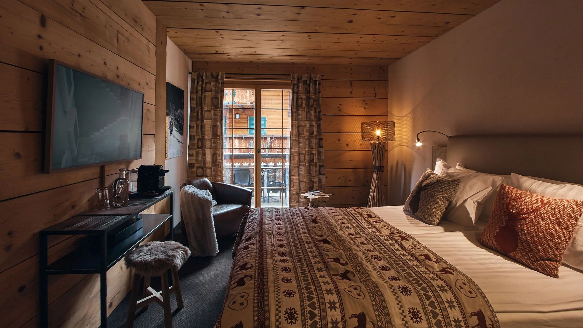 imgi_496_village-view-room-slide01.jpg