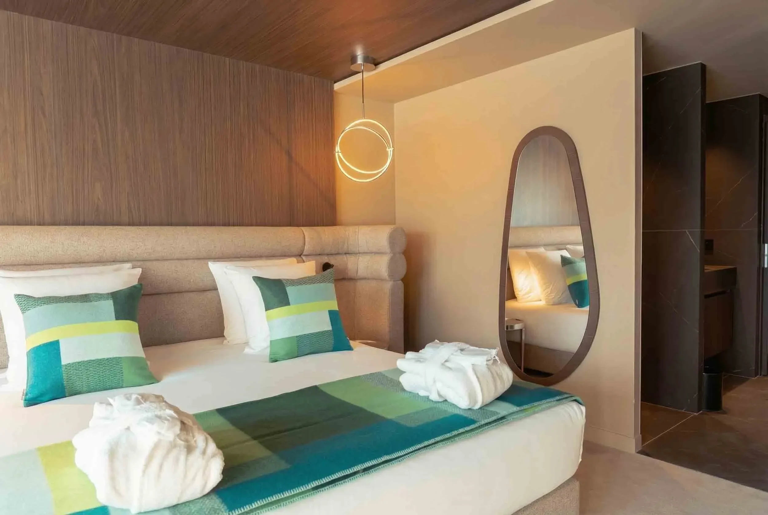imgi_13_6aad46e6f6e5ae95d2a1d83a_hotel-les-menuires-2-bedroom-signature-suite-bedroom-overview.webp