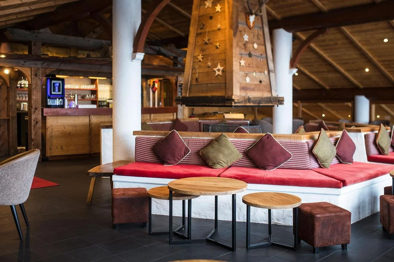 imgi_22_Hotel_Alpen_Roc_-_Panoramic_bar.jpg
