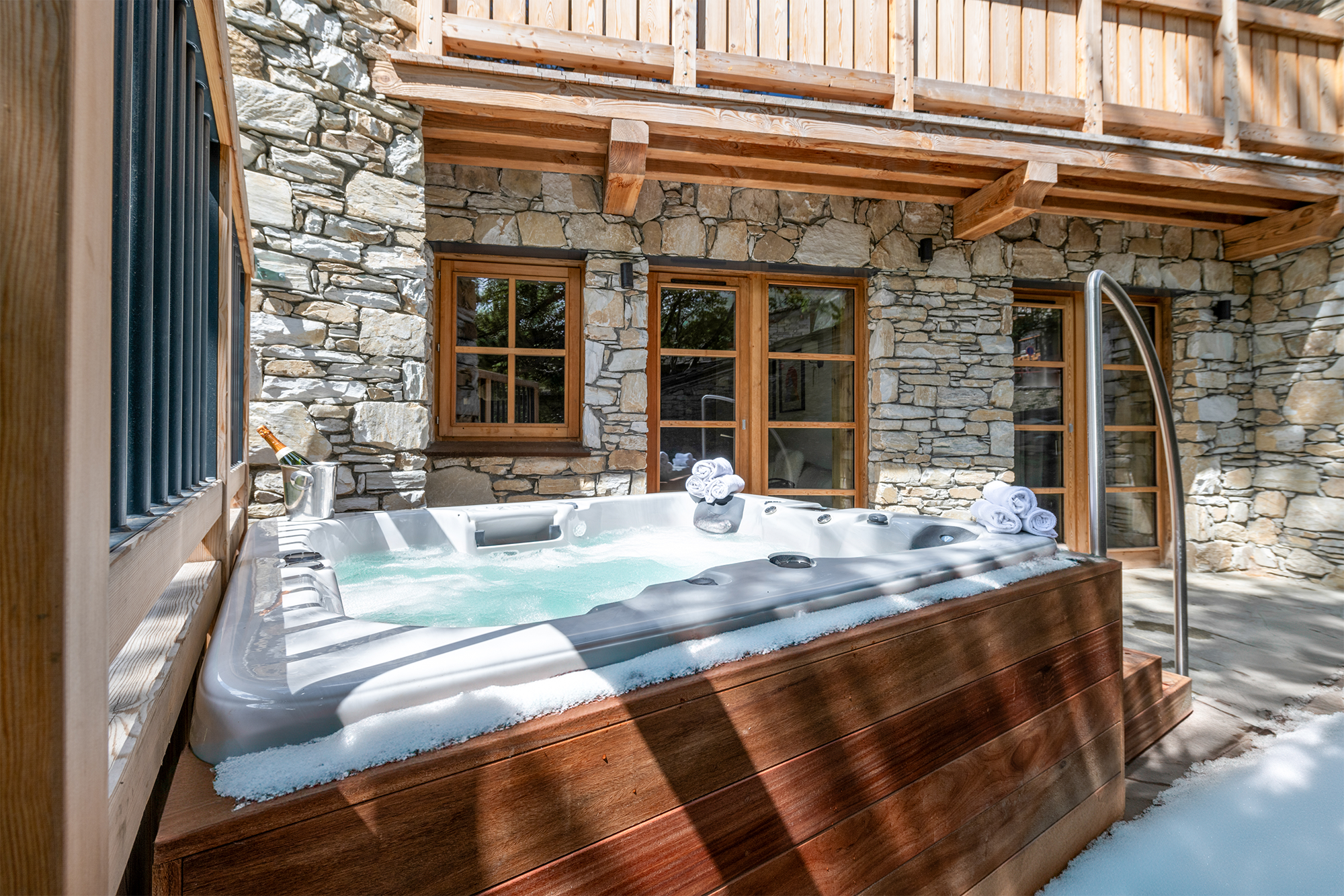 imgi_8_hot_tub_winter_rich_roberts.png