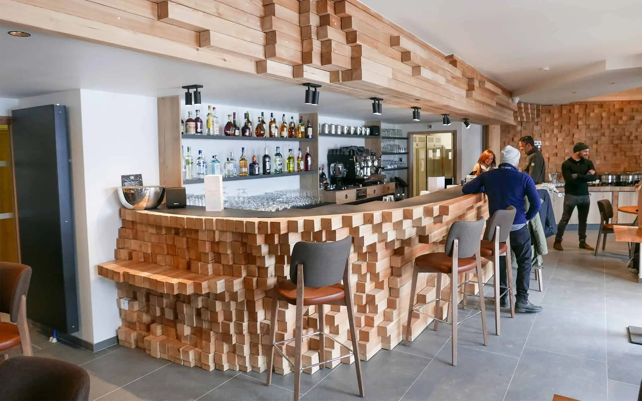 imgi_122_alpagio-bar.jpg