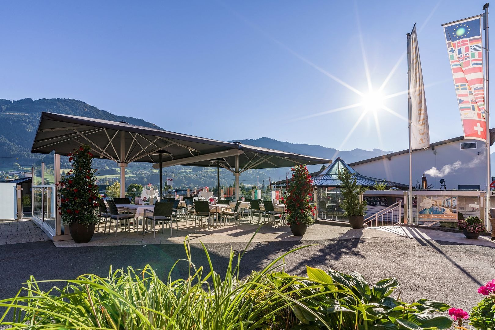imgi_229_hotel-schweizerhof-hahnenkammstrasse-4-kitzbuehel-terrasse-4.jpg