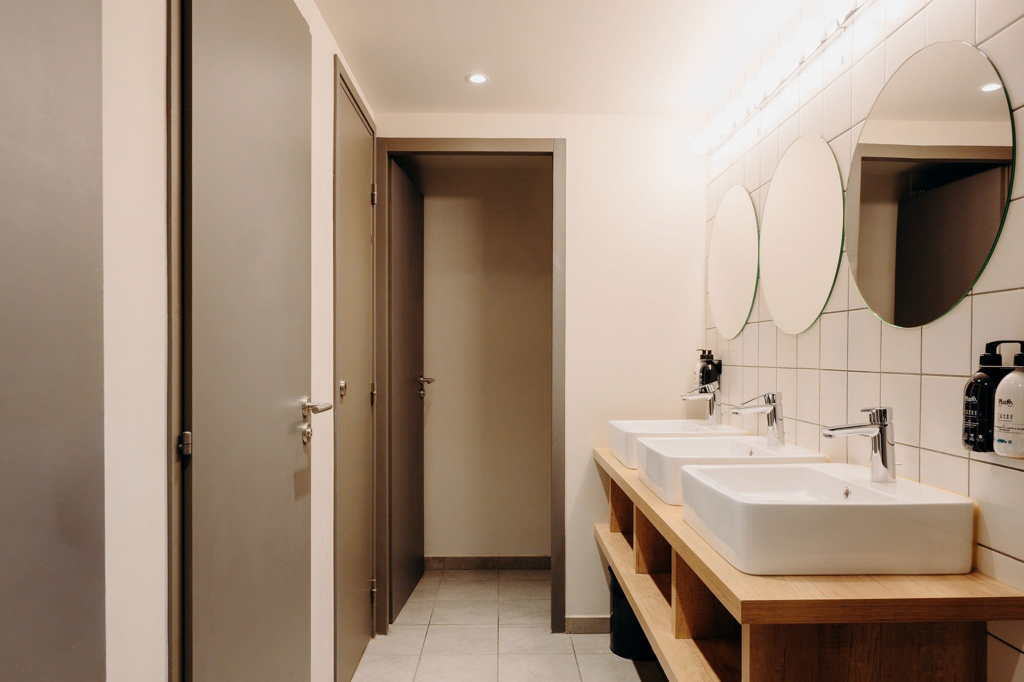 imgi_38_69f1b93fbe4833db6896d21d_PlanB Chamonix - Chambre tribu (1).jpg