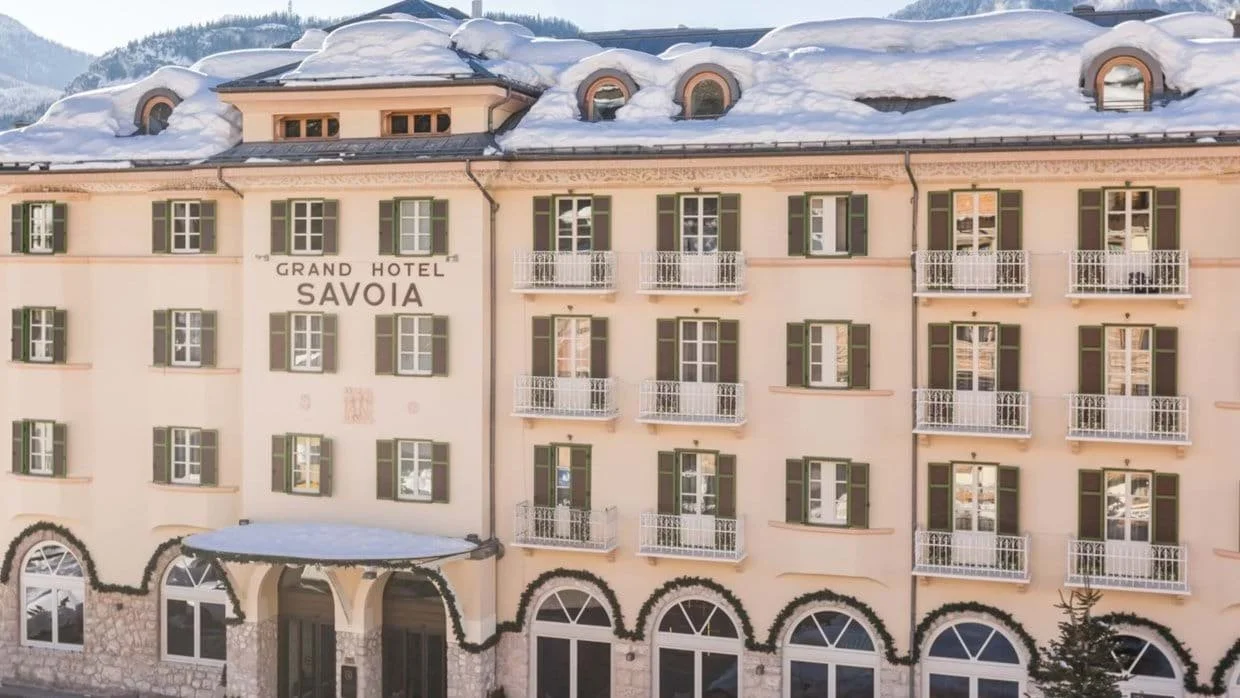 imgi_27_luxury-ski-hotel-cortina-hotel-savoia-external.jpg