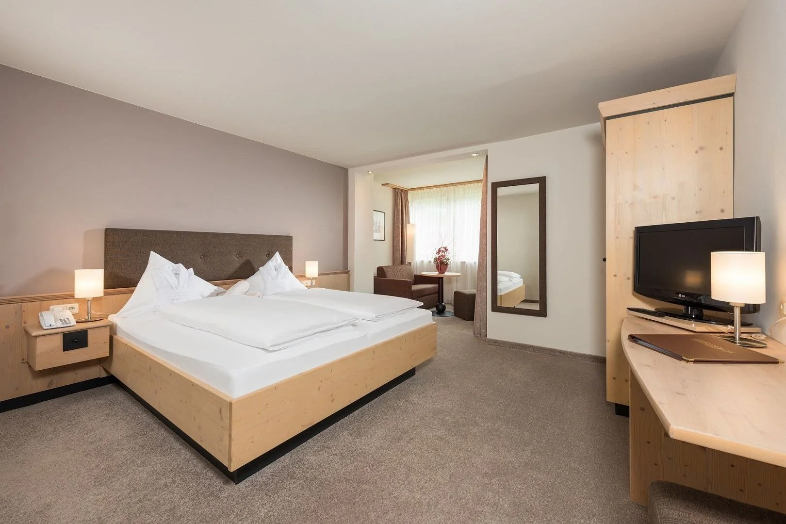 imgi_252_gemuetliches-doppelzimmer-comfort-im-schweizerhof-kitzbuehel.jpg