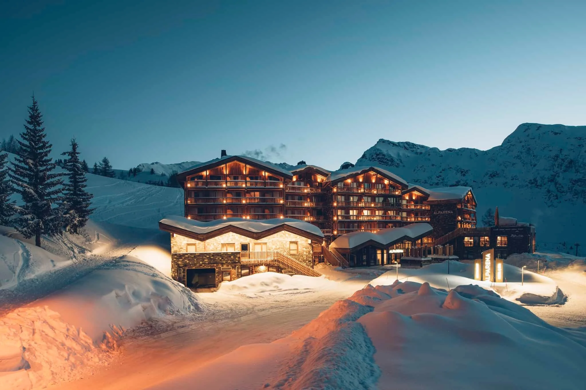 imgi_40_hotel-alparena-vue-exterieur-190204_001-1.jpg