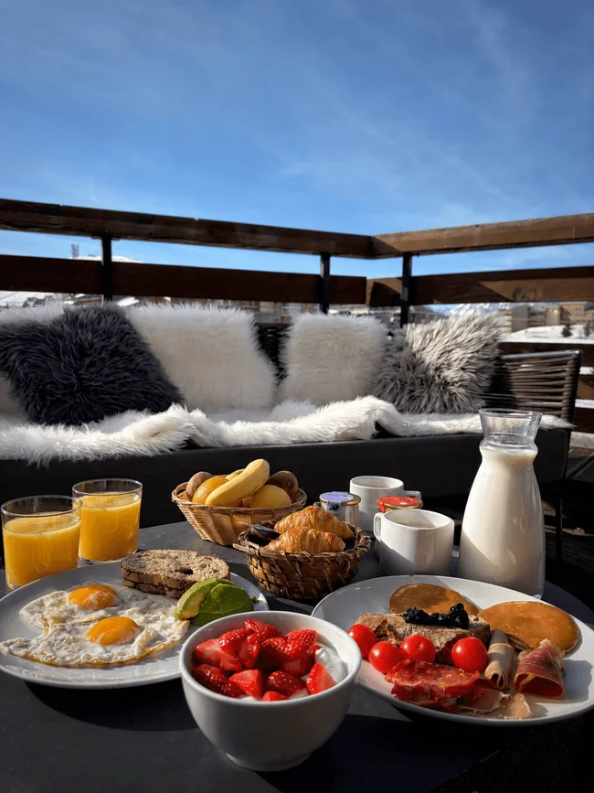 imgi_38_hotel-royal-ours-blanc-petit-dejeuner-008.png