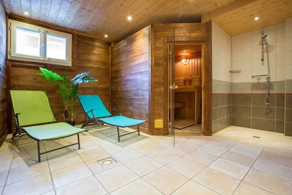 imgi_13_chalet-central-sauna-wellness-area-1024x683.jpg