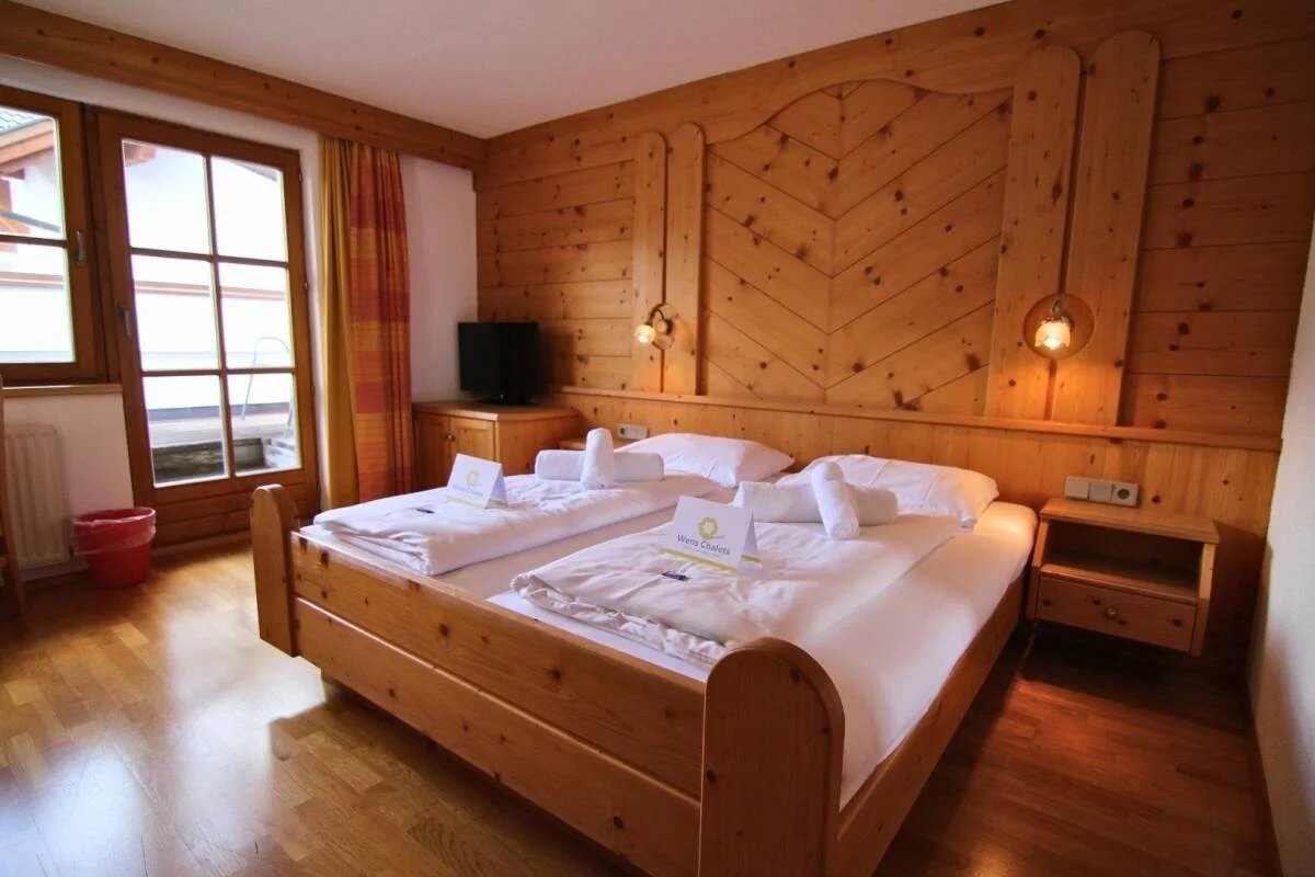 imgi_81_07__ScaleWidthWzEyMDBd.-Catered-chalet-Fiss-Elfriede-Tweepersoonskamer-Zimmer-10.jpg