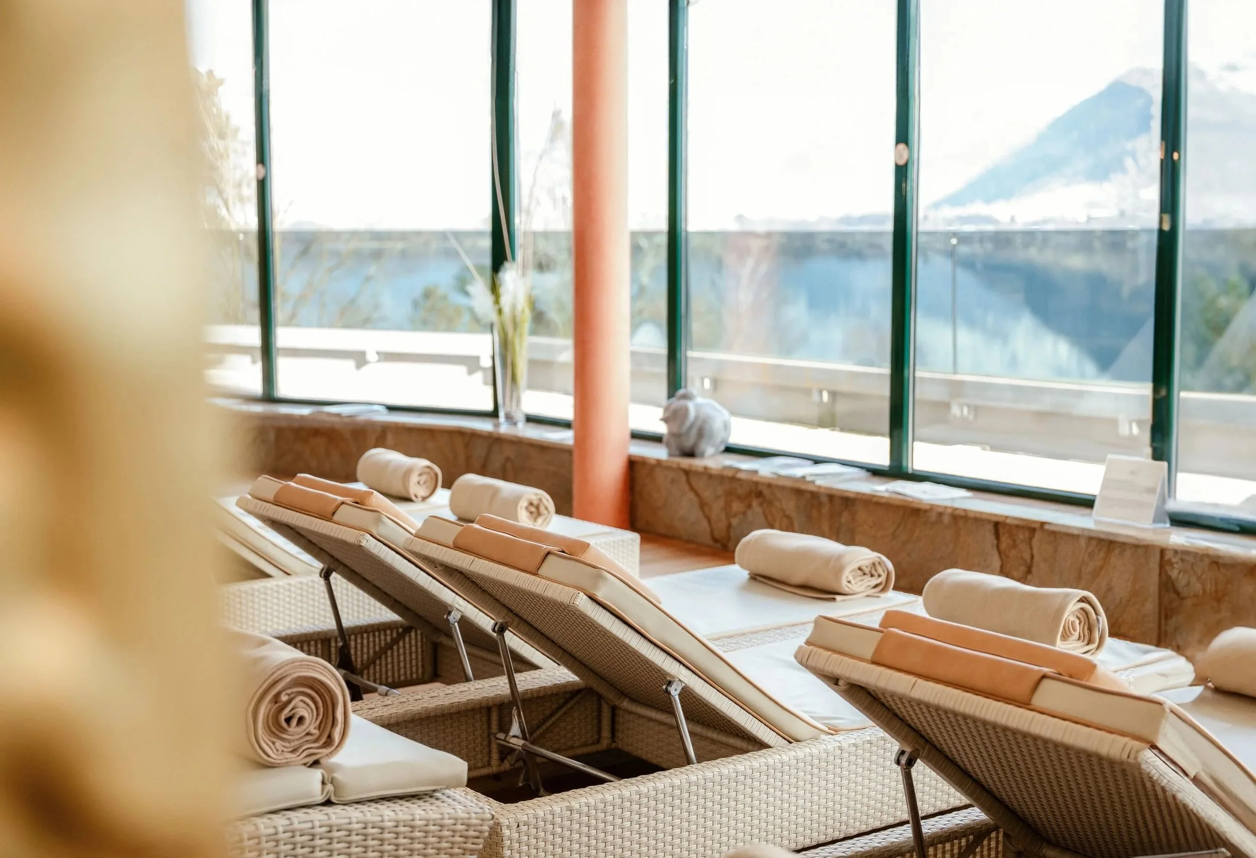 imgi_248_grand-hotel-wellness-relaxation-room-lake-view-0116.jpg