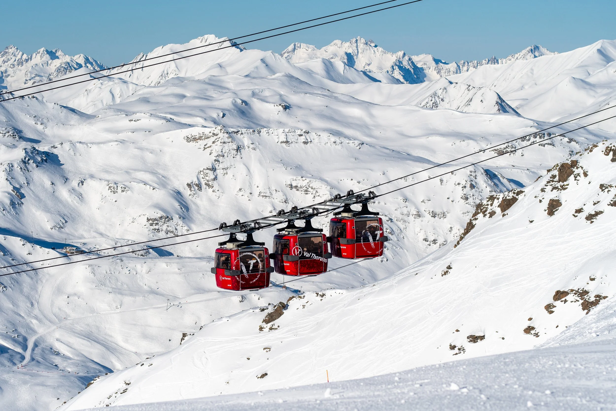 3-Valleys funitel set against the impressive mountain backdrop of Val Thorens.