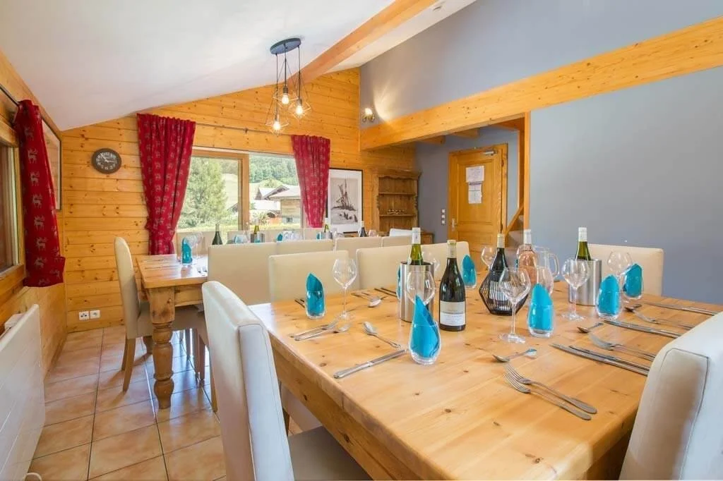 imgi_17_chalet-des-montagnes-dining-room-morzine-chalet-1024x682.jpg