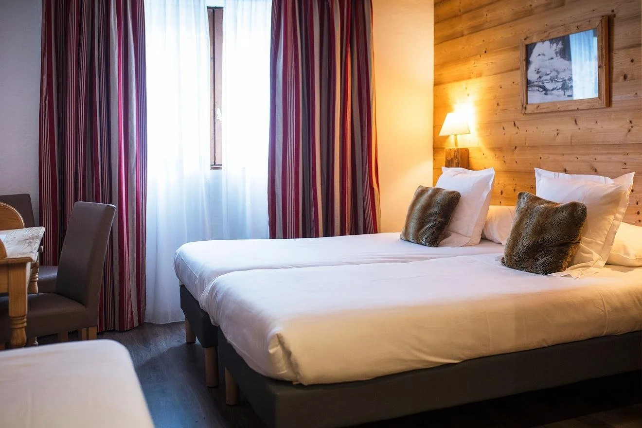 imgi_26_Hotel_Alpen_Roc_-_Twin_Room.jpg