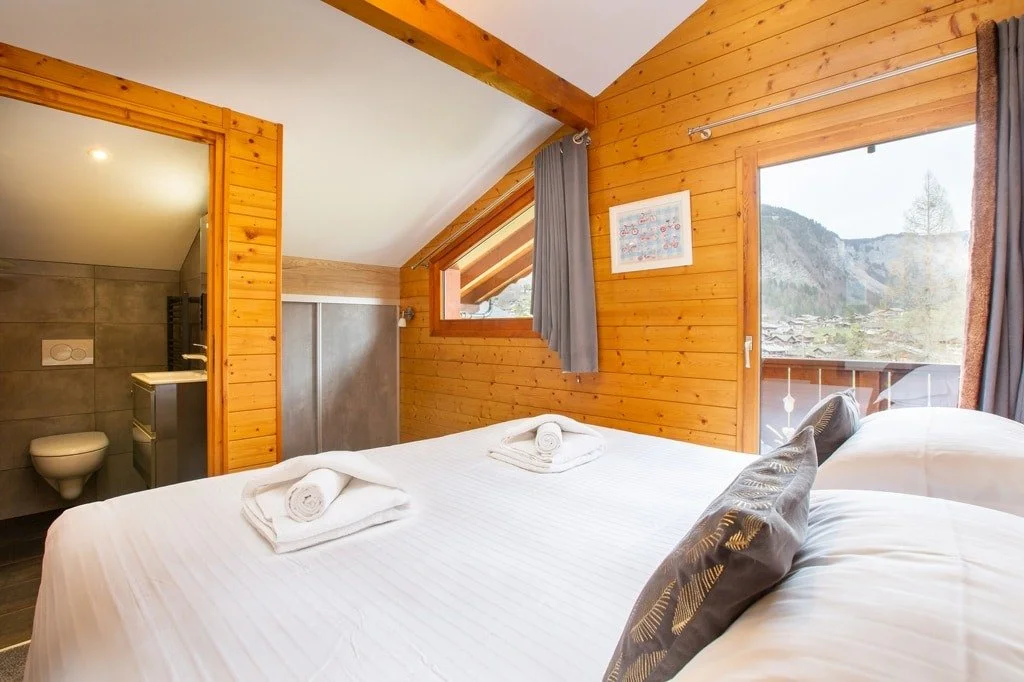 imgi_5_Luxury-morzine-chalet-ensuite.jpg