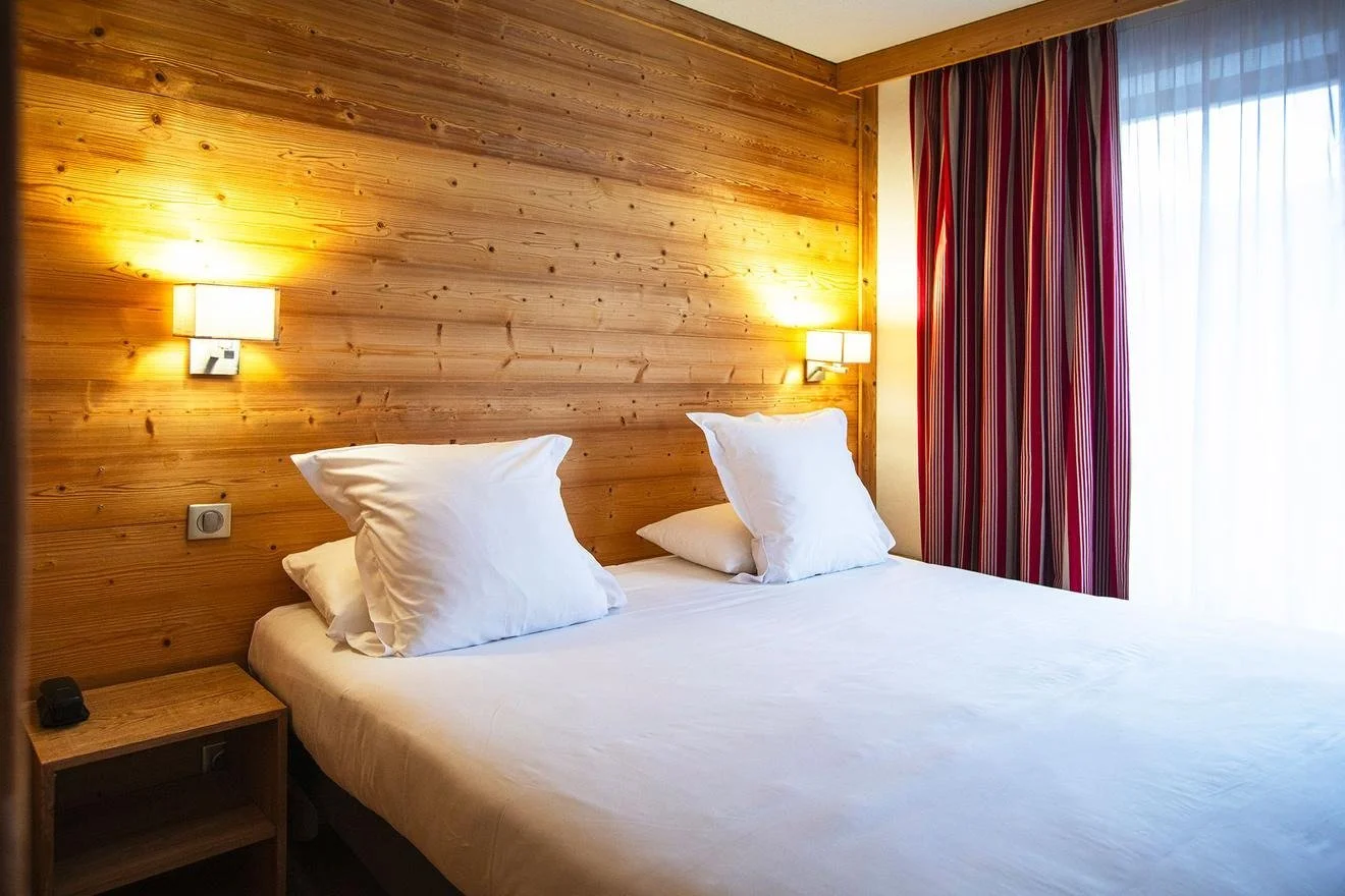imgi_30_Hotel_Alpen_Roc_-_Chambre_Quadruple.jpg