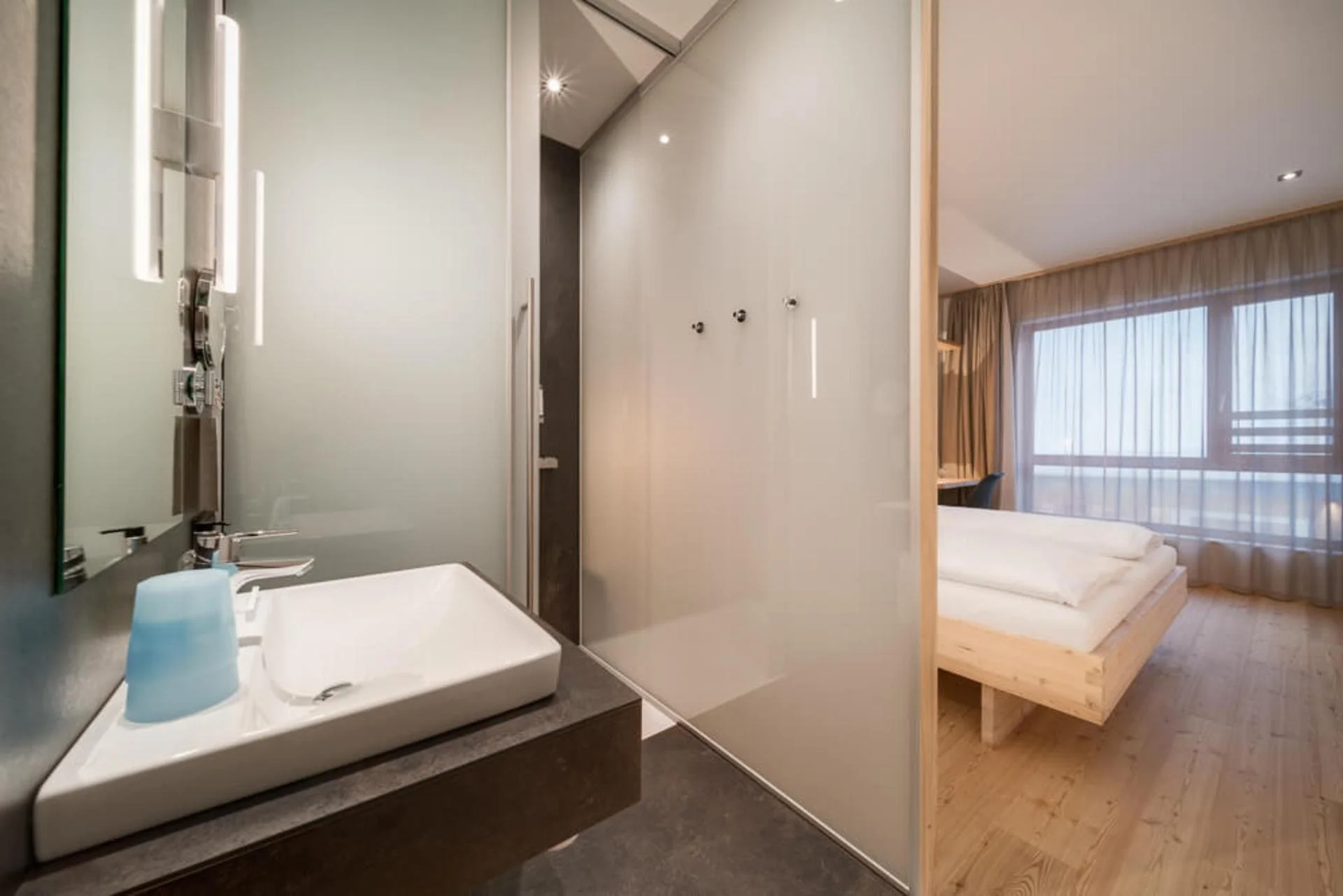 imgi_23_csm_Tirol_Lodge_Zimmer_02_85de80e2b5.jpg