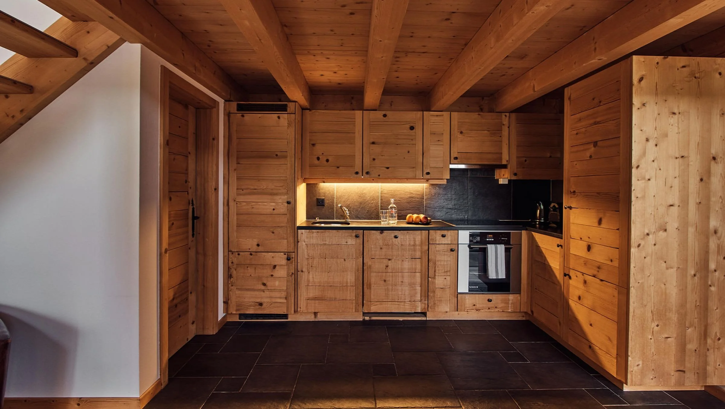imgi_431_duplex-suite-slide03-2400x1353-crop-q80.jpg