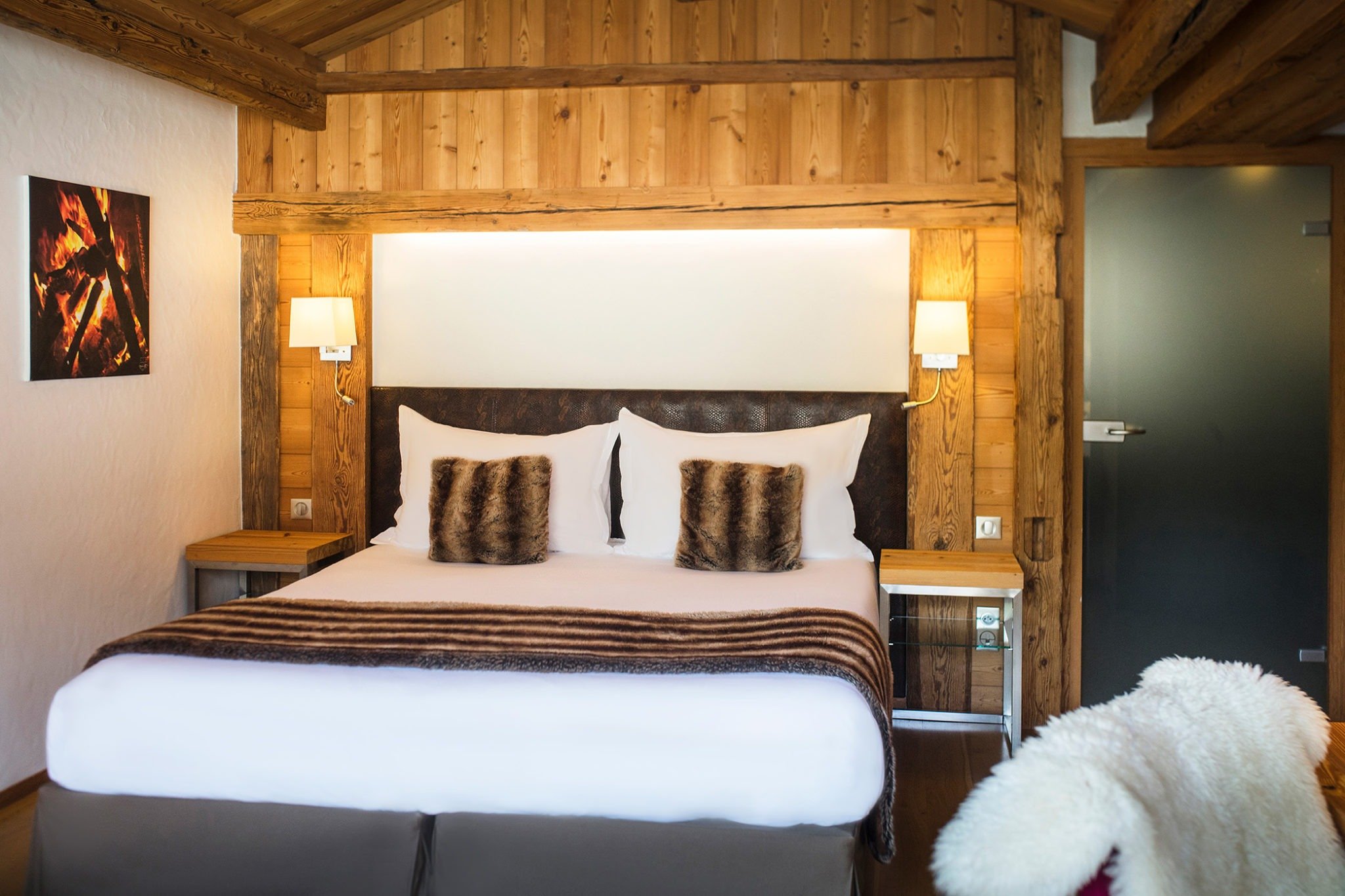 imgi_55_officiel-au-coeur-du-village-suite-familiale-chambre-plein-pied-3-bd_matthieu-cellard-2048x1365.jpg