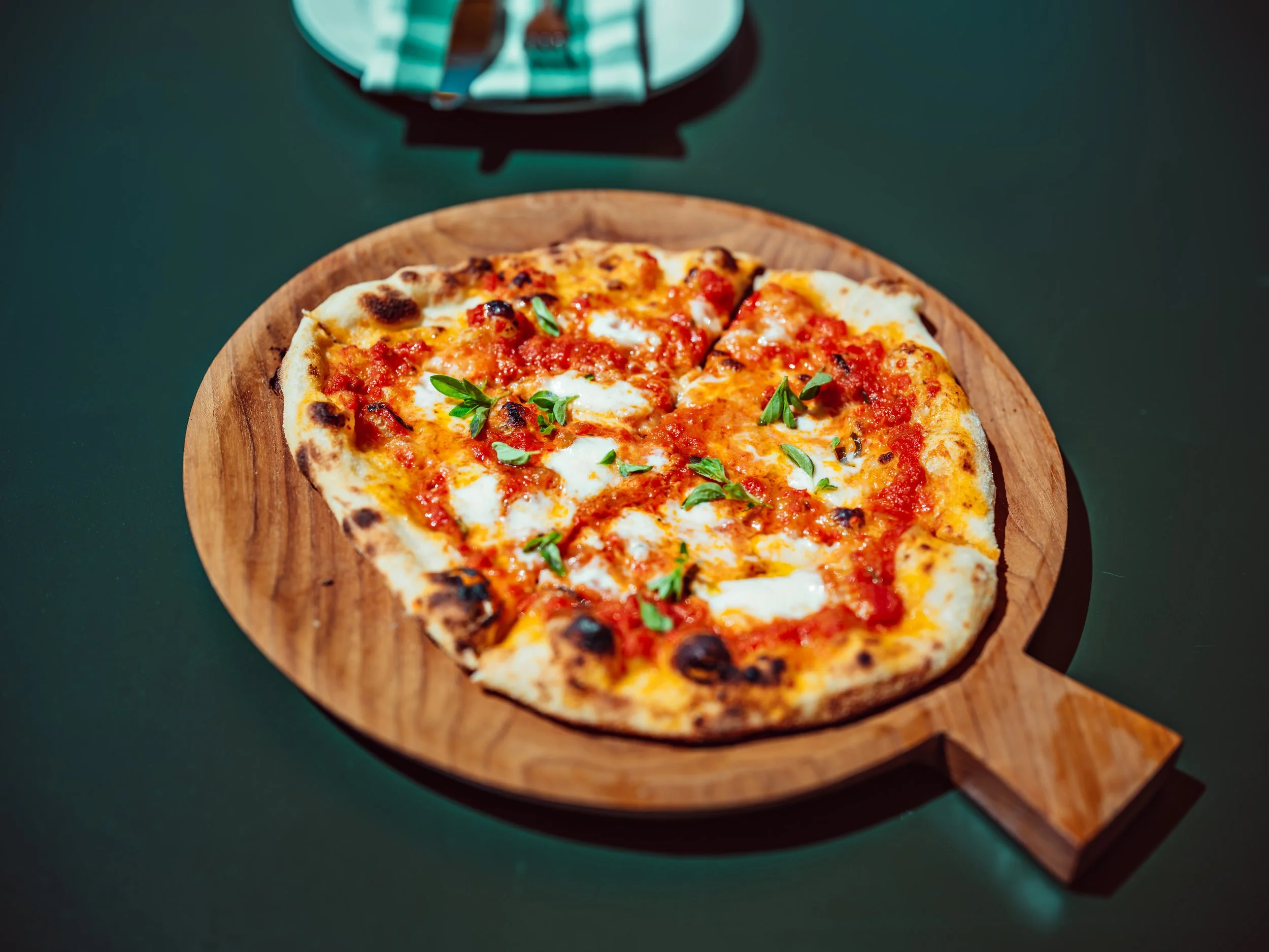 Beaumier_GrandHotelBelvedere_20250707_F&B_Sonnenbad_Terrace_Pizza_BenoitLinero-DSCF3211.jpg