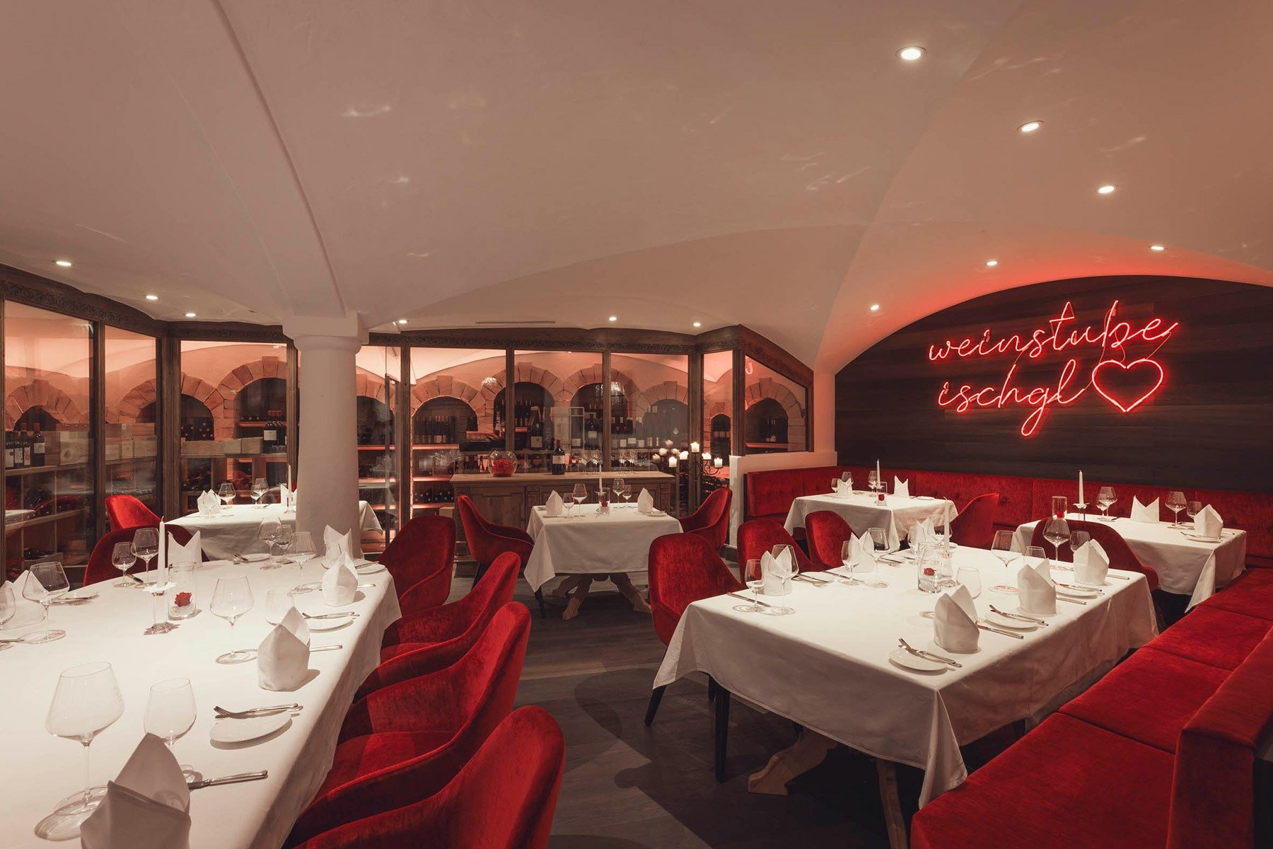 imgi_148_01_Schlosshotel_Weinstube_02.jpg