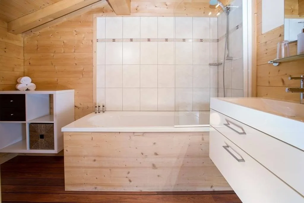 imgi_15_chalet-central-ensuite-bedroom-morzine-1024x683.jpg