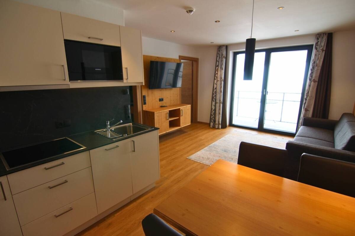 imgi_84_10__ScaleWidthWzEyMDBd.-Catered-chalet-Elfriede-Fiss-Woonkamer-Apartment-G.jpg