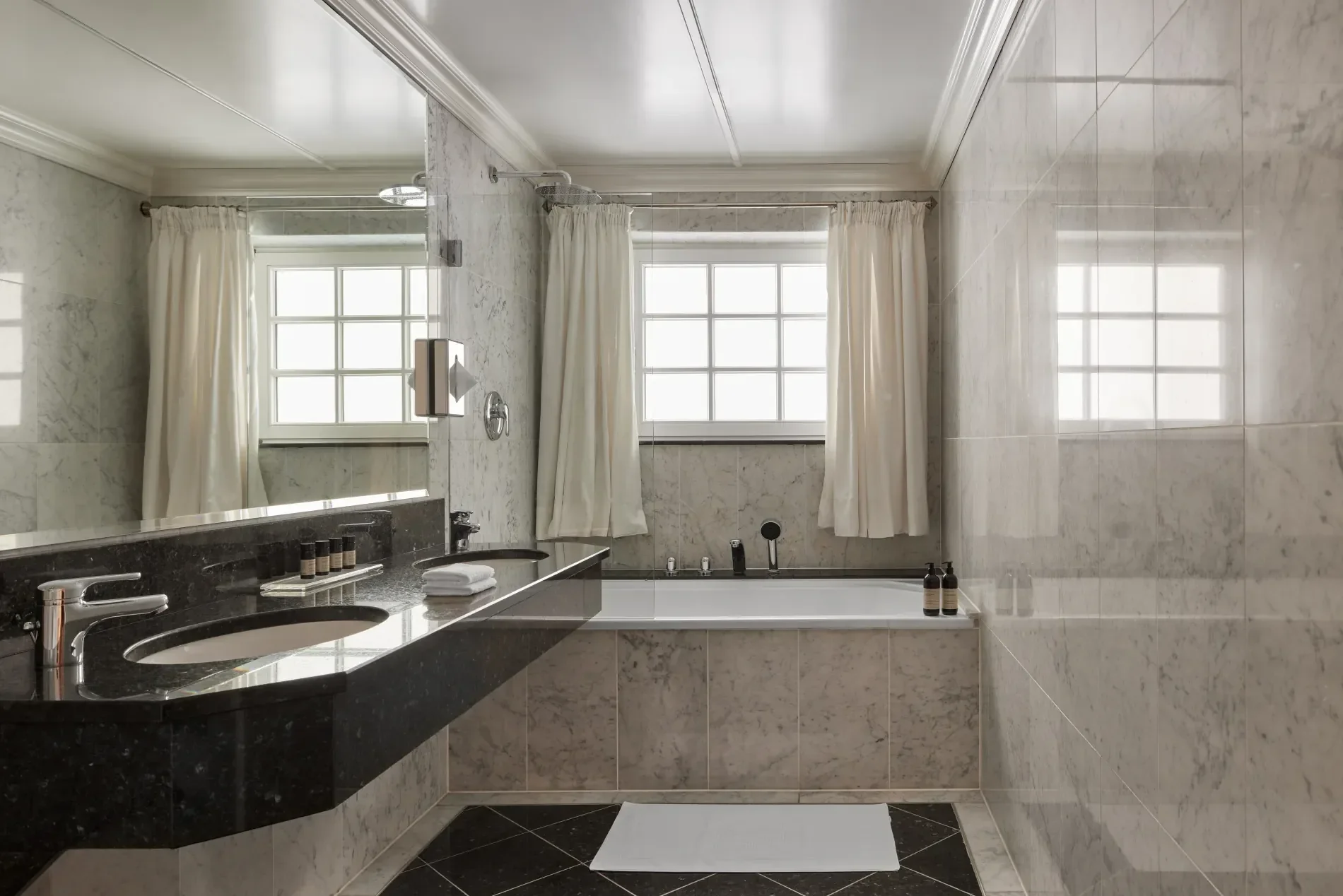 imgi_303_Tophotel_121-HR00002.webp
