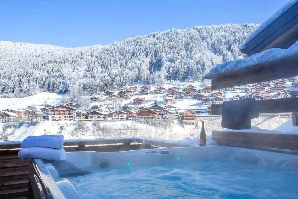 imgi_4_chalet-zormine-morzine-outdoor-hot-tub-view-1024x683.jpg