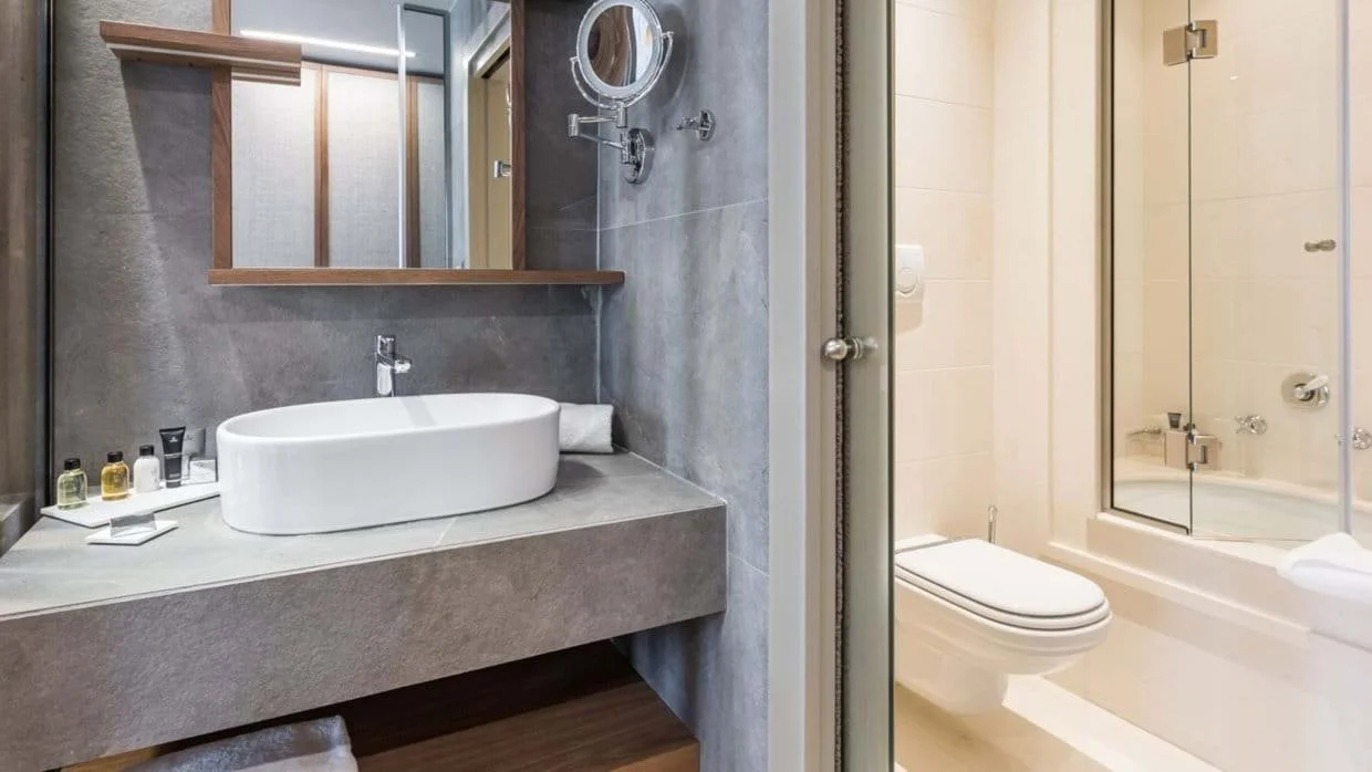imgi_22_luxury-ski-hotel-cortina-hotel-savoia-bathroom.jpg