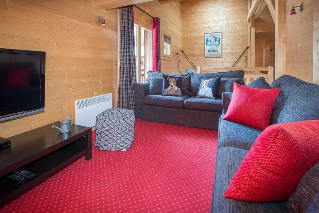 imgi_9_chalet-central-lounge-area-tv-central-chalet-1024x683.jpg