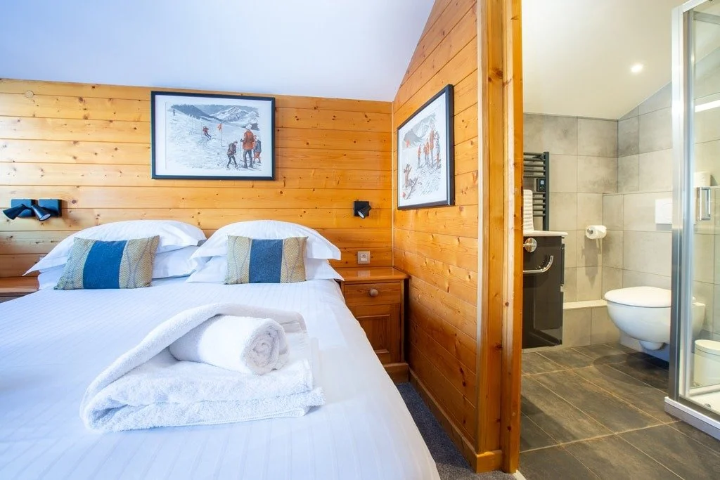imgi_4_luxury-ensuite-bedroom-chalet-morzine.jpg