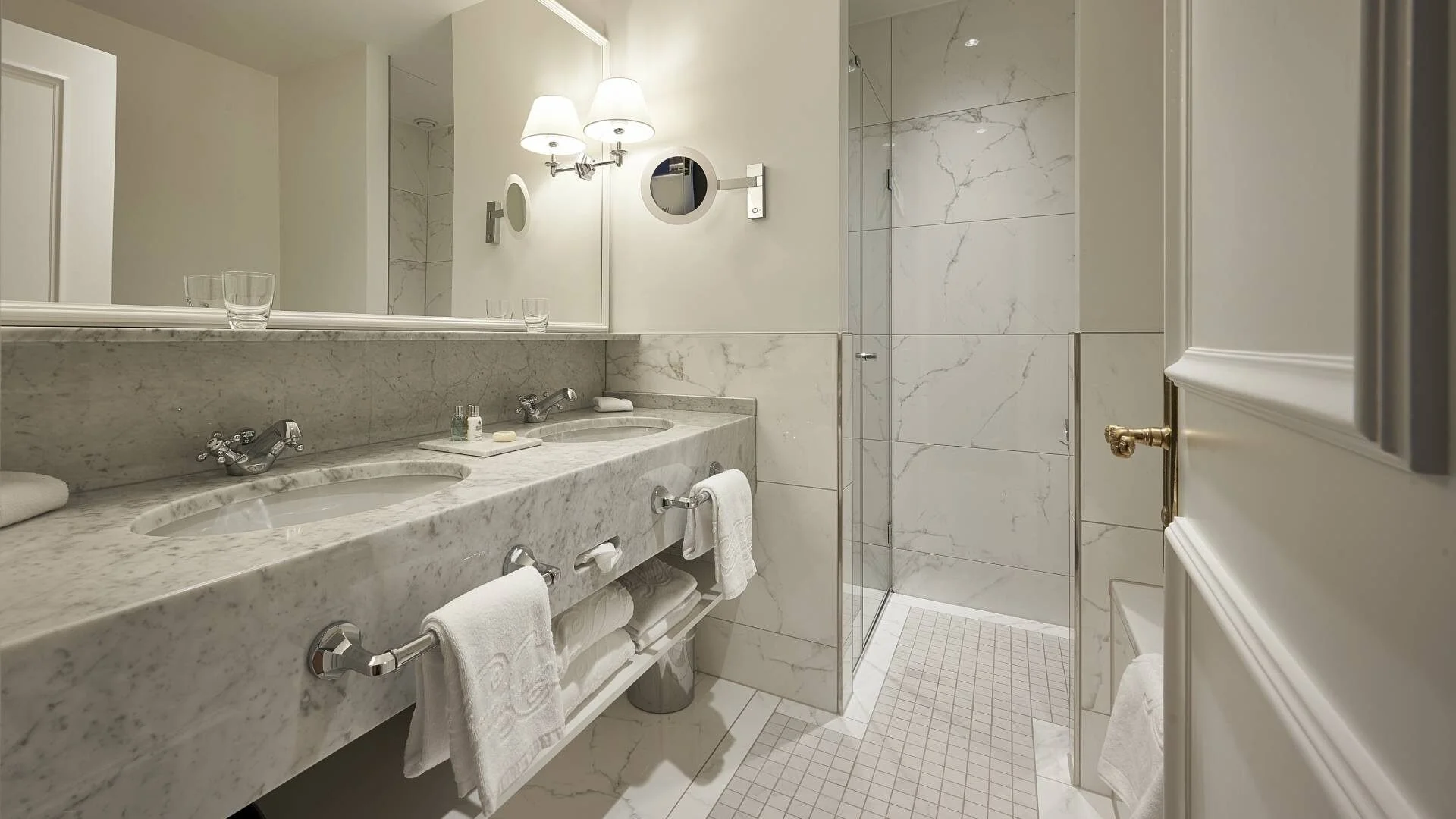 imgi_36_vj_superior_duplex_suite_bad_01-1920x1080.jpg