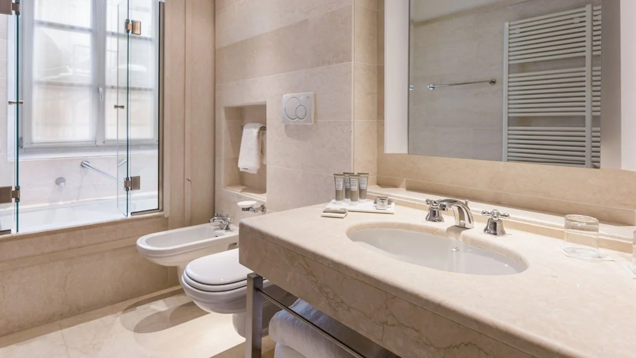 imgi_23_luxury-ski-hotel-cortina-hotel-savoia-bathroom2.jpg
