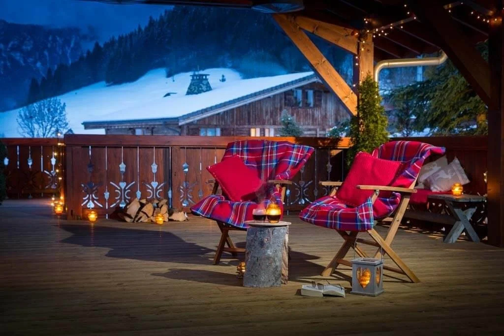 imgi_25_chalet-des-montagnes-exterior-heated-terrace-winter-1024x683.jpg