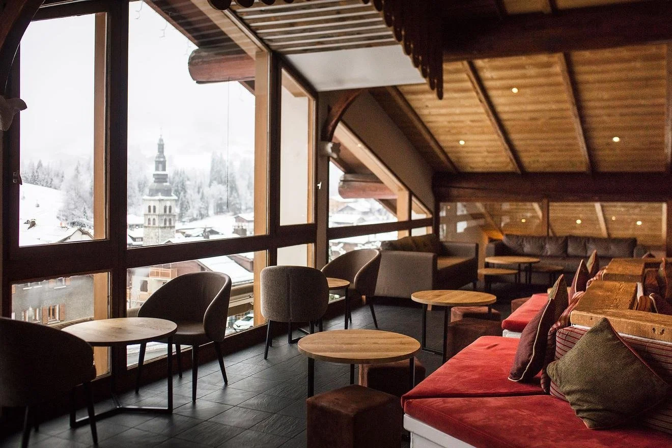 imgi_21_Hotel_Alpen_Roc_-_Panoramic_bar.jpg