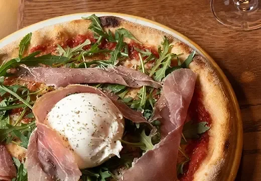 Mozerella and Parma Ham pizza with fresh rocket